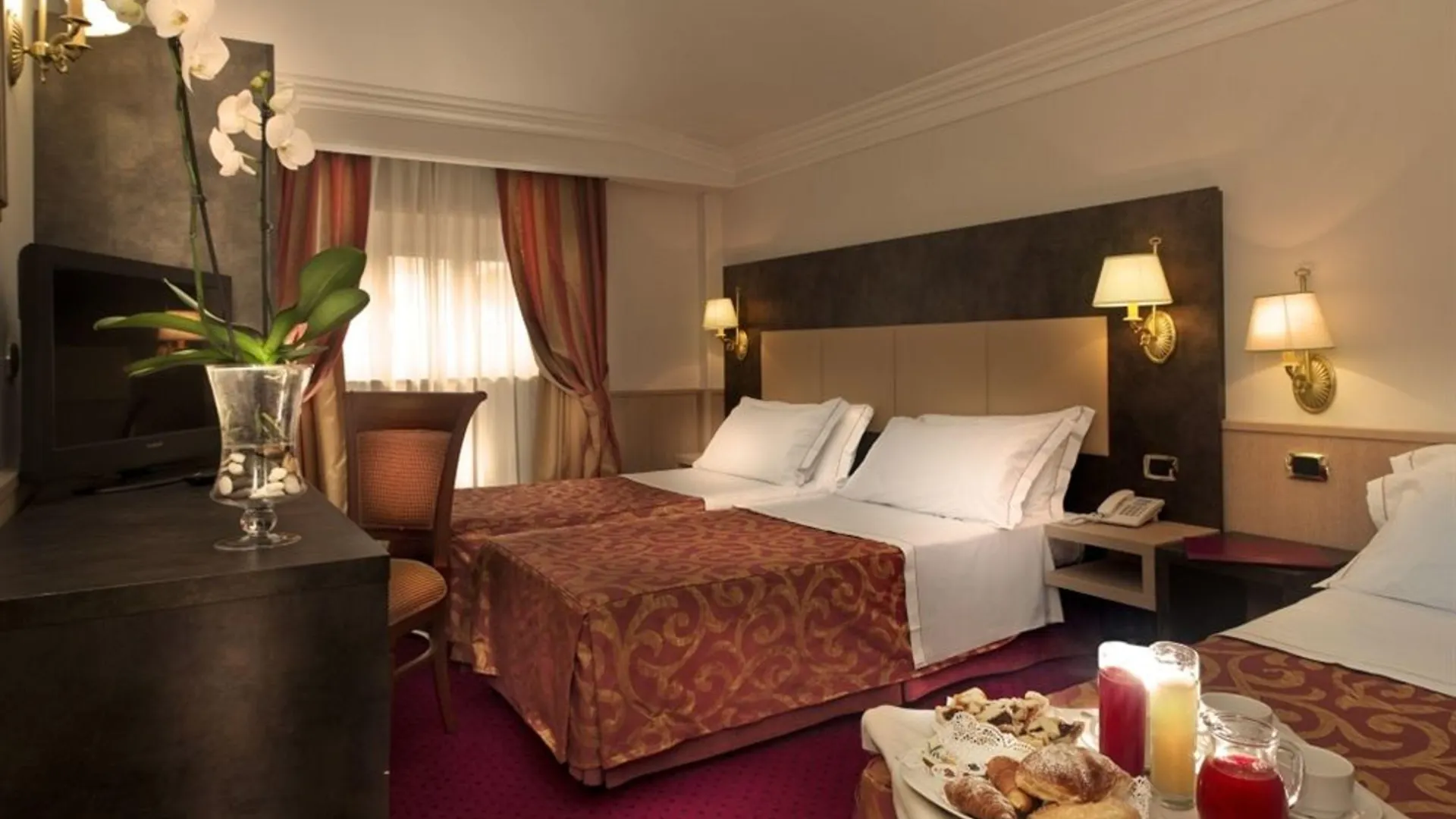 Pinewood Hotel Rom 4*,  Italien