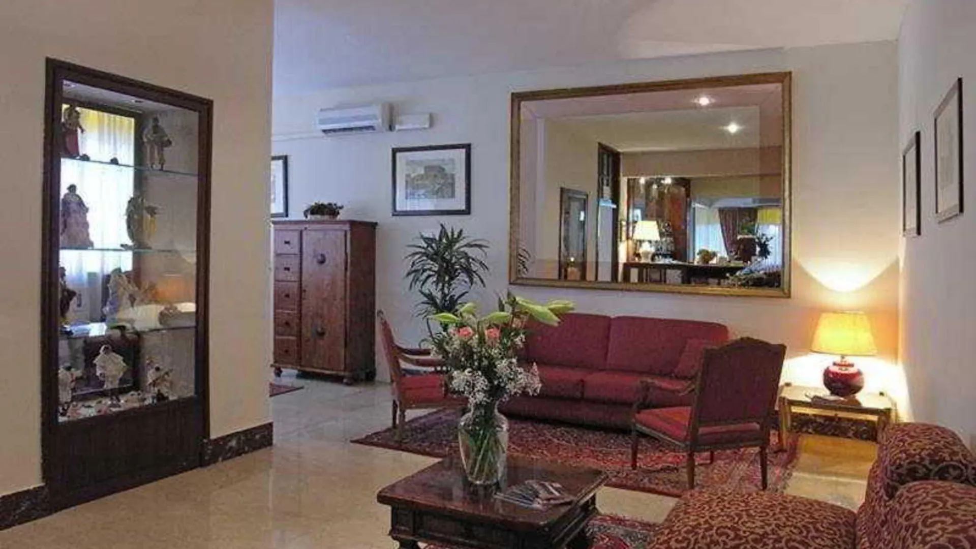 Pinewood Hotel Rom 4*,  Italien