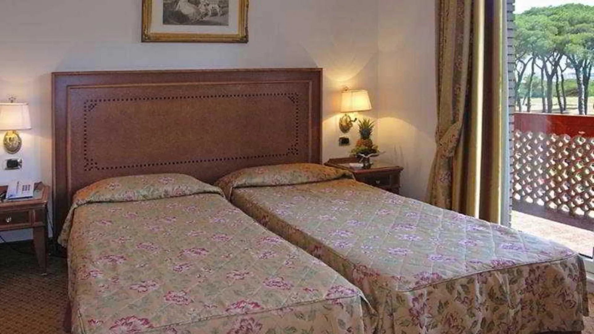 Pinewood Hotel Rom