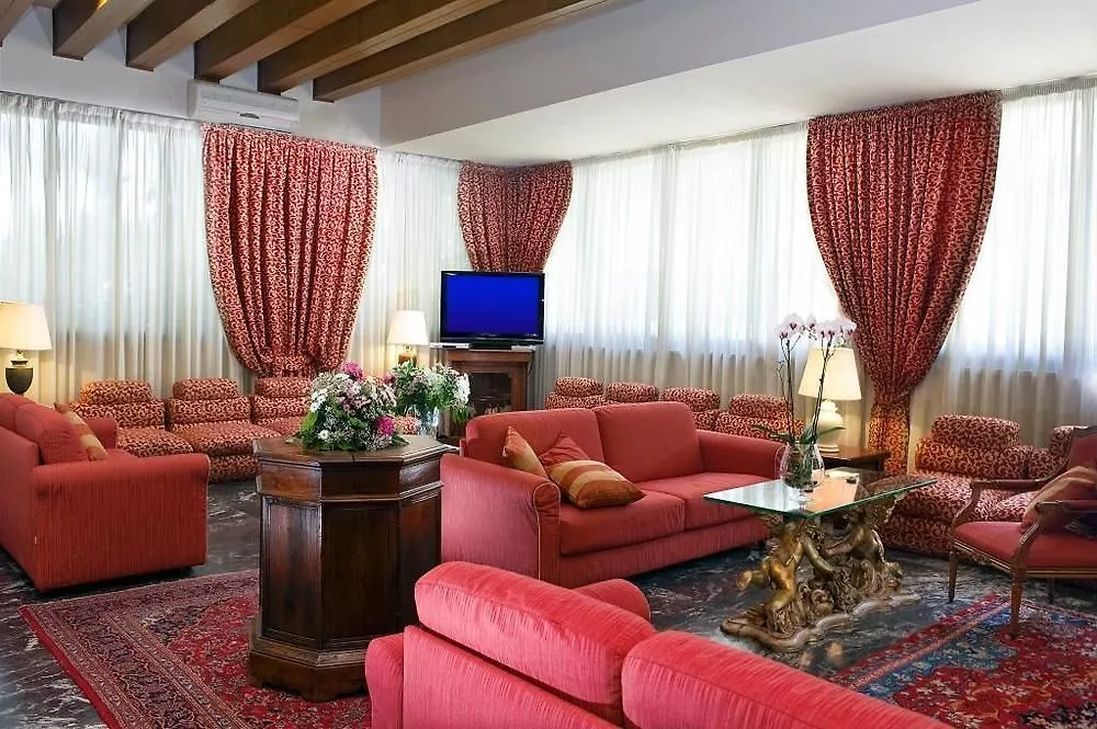 Pinewood Hotel Rom