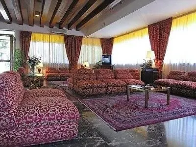 Pinewood Hotel Rom 4*,  Italien