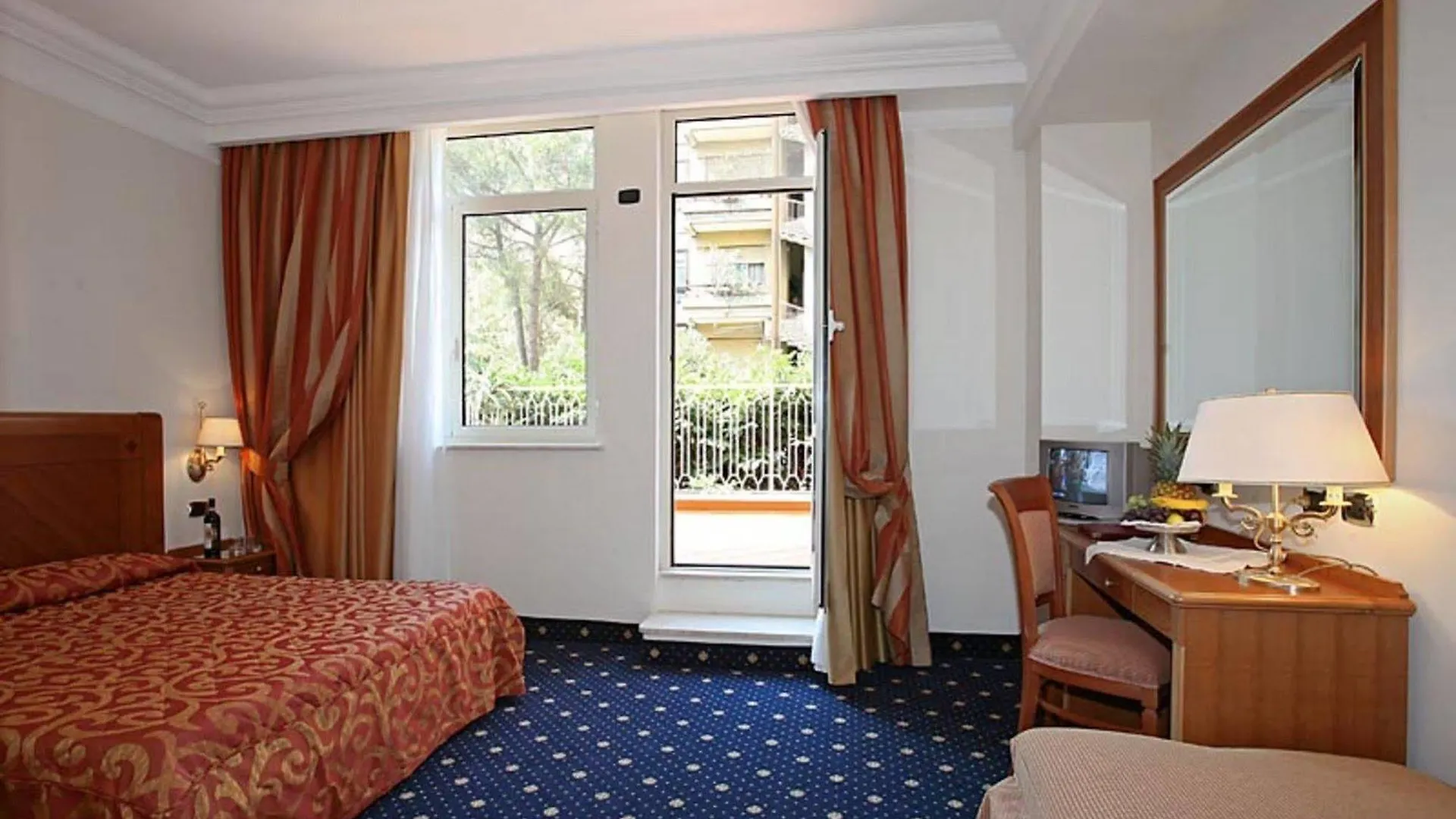 Pinewood Hotel Rom 4*,  Italien