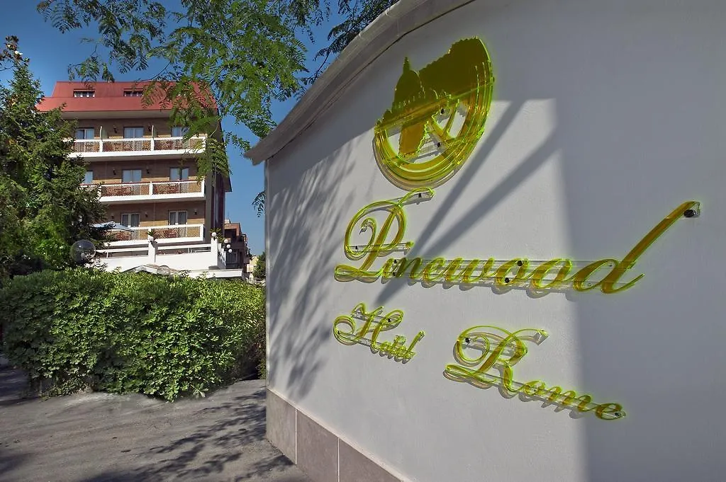 Pinewood Hotel Rom